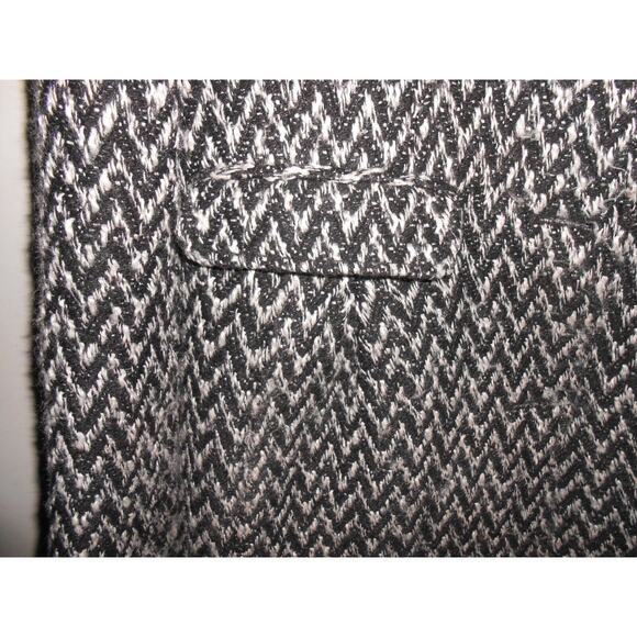 Kenneth Cole New York Woman's Black and White Chevron 60% Wool Coat Size 6 - Picture 4 of 6